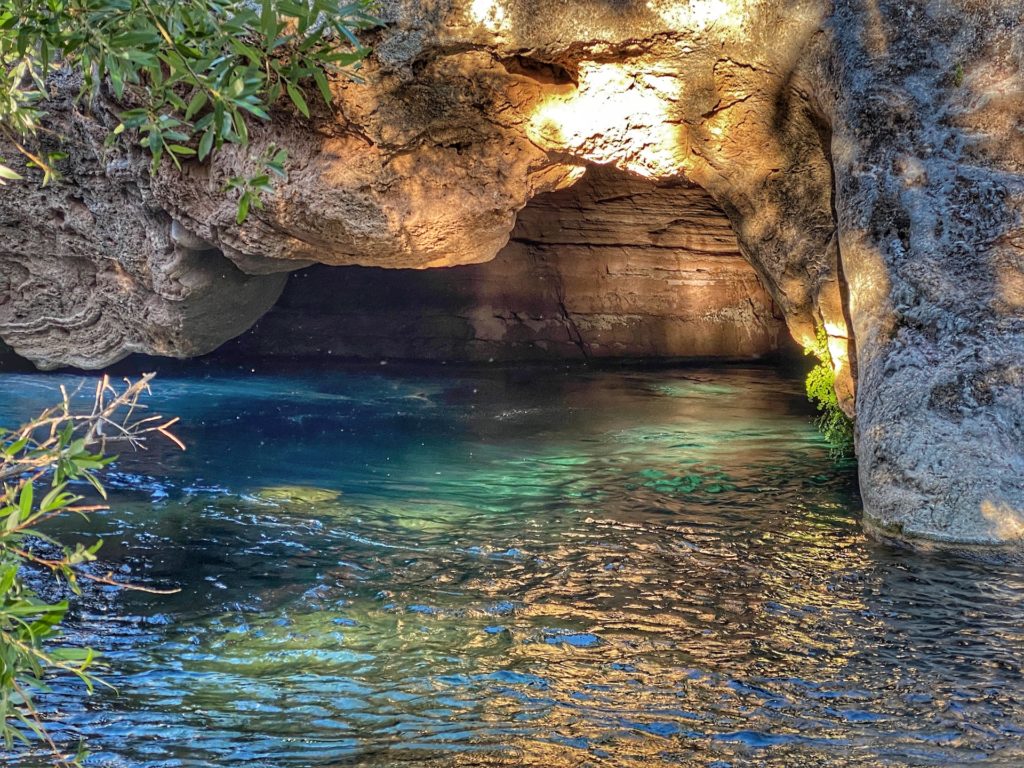Fossil Springs running under a mountain side overhang along the Bob Bear Trail Hike