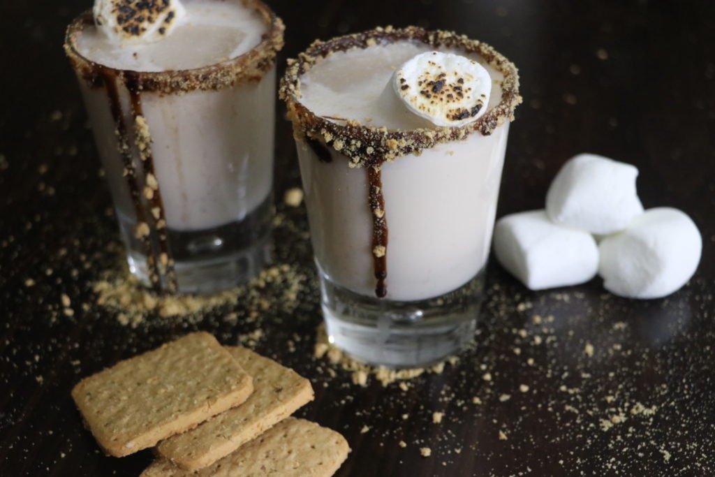 Easy s'mores campfire cocktail