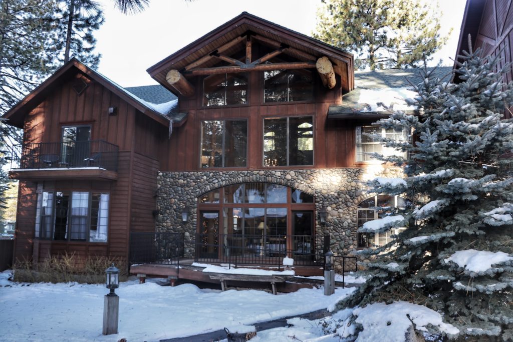 Best bars in lake tahoe Black Bear Lodge