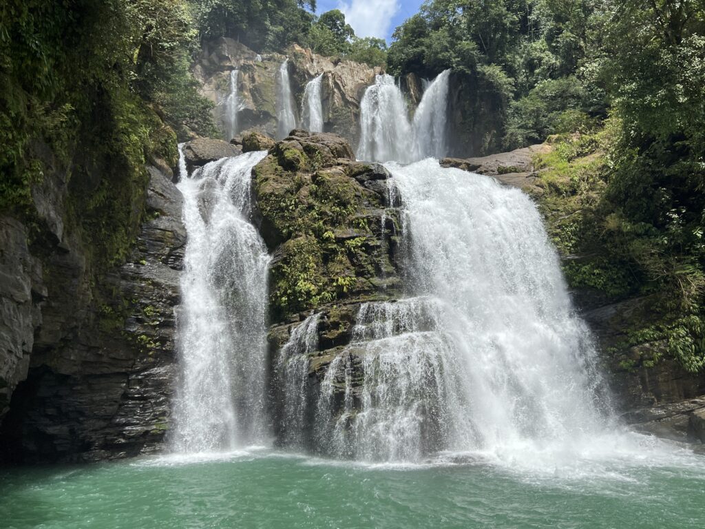 amazing hike to Nauyaca waterfall costa rica