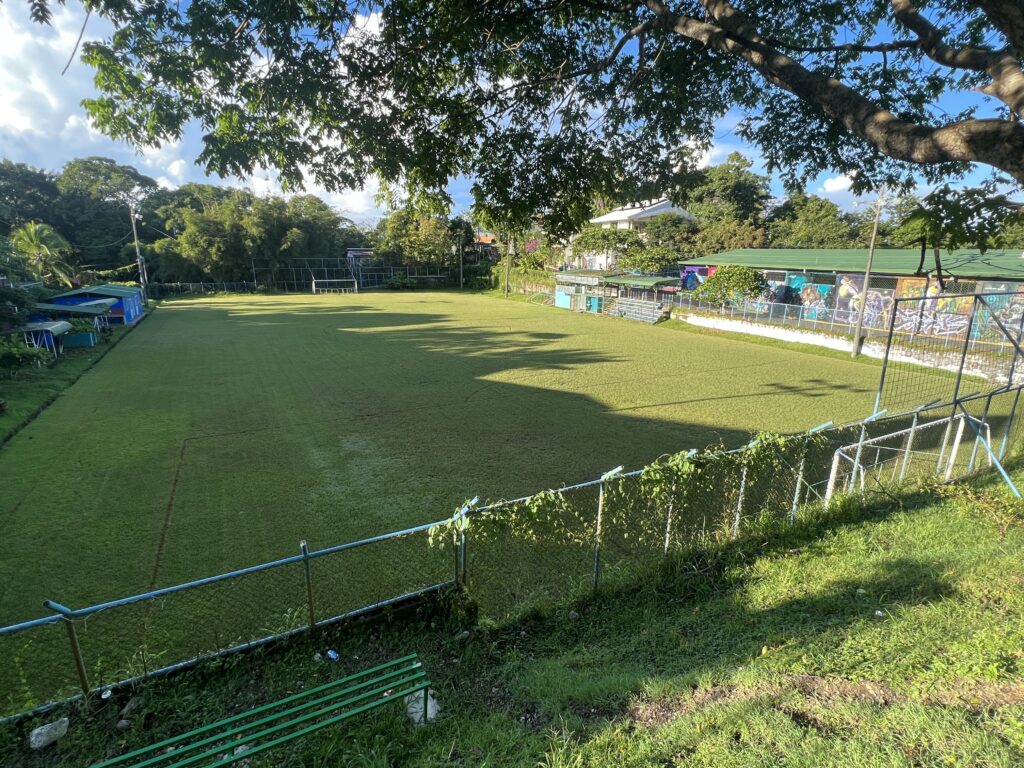 Play soccer in Manuel Antonio