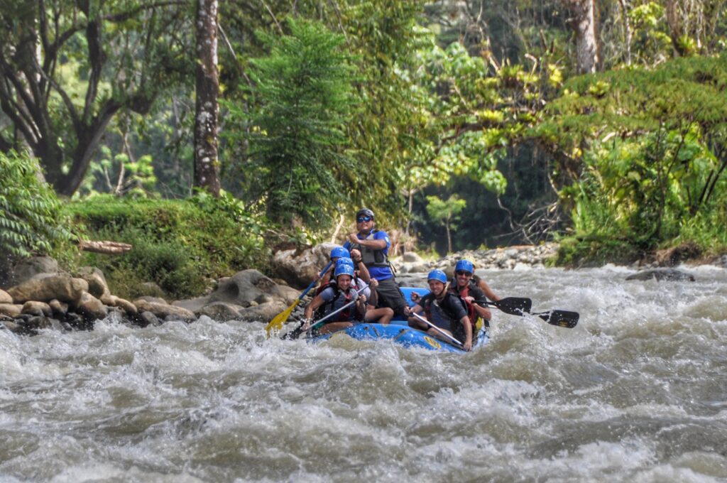 white water rafting in costa rica