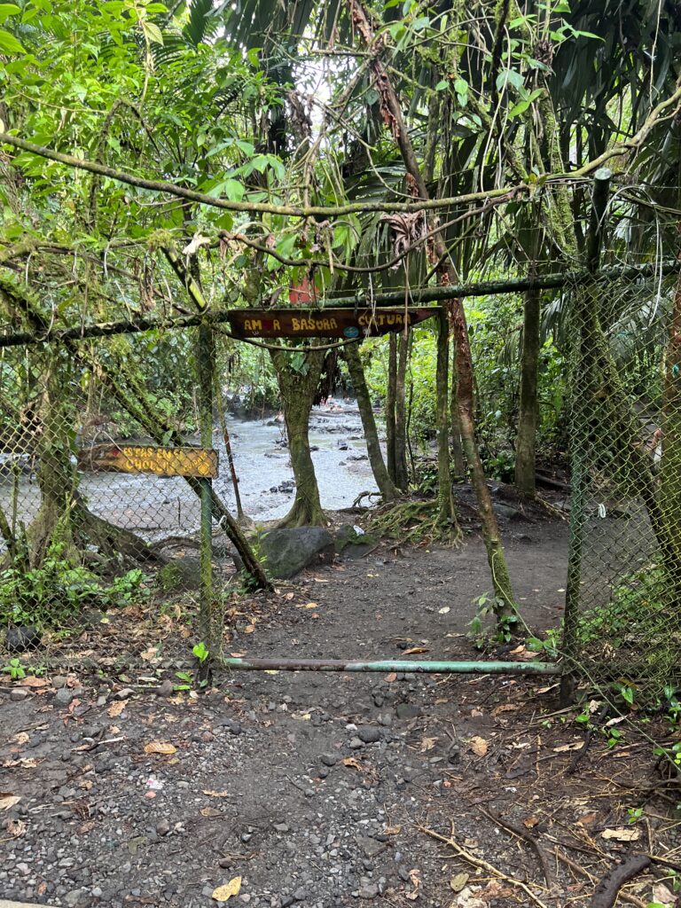 Secret public hot springs in La Fortuna