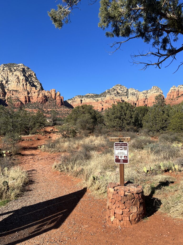 Start of the hike to the keyhole cave Sedona